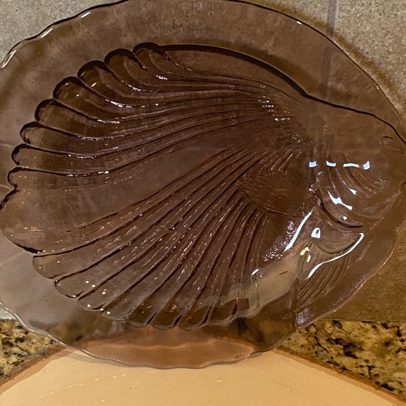 Purple Glass Beta Fish Detailed Design Plate Platter Serving Dish Arcoroc France - Picture 6 of 10